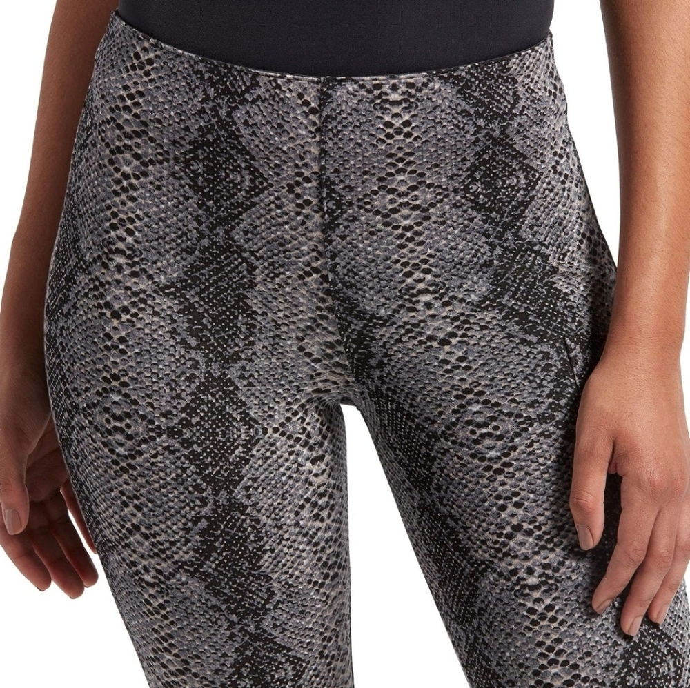 Kendall and Kylie SZ Med.  Python Point Phone Pocket Leggings.